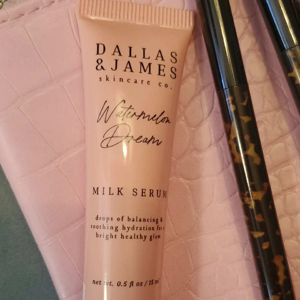 7 ipsy Items makeup ,bag , brushes & serum
